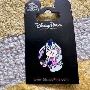 WDW Walt Disney 2006 Baby Eeyore the Donkey (WINNIE the POOH) PIN on CARD